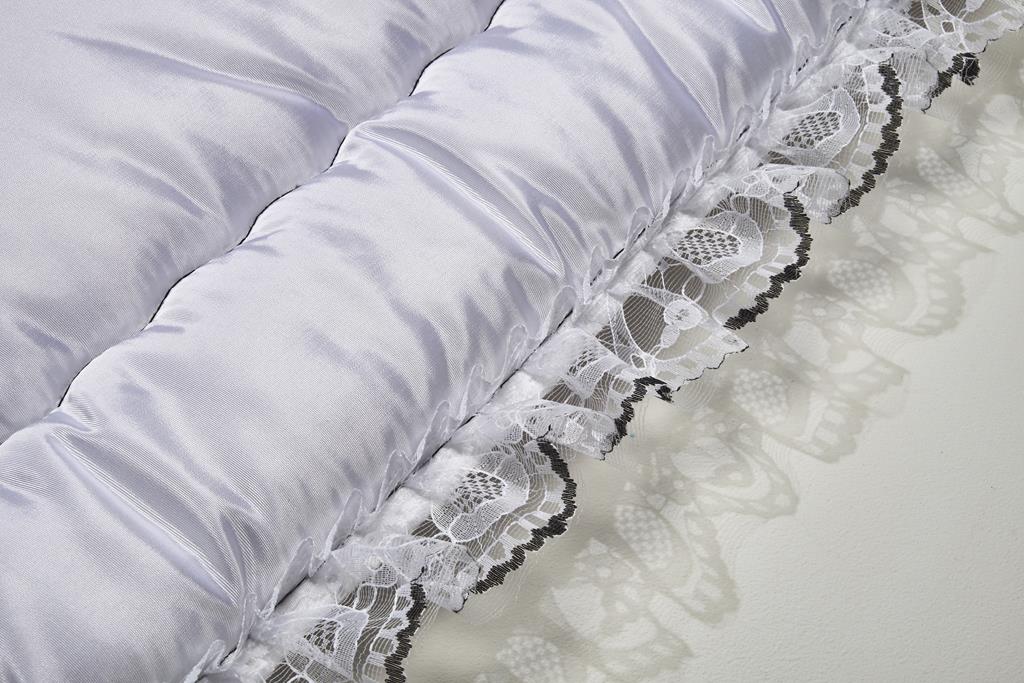 Deckengrt., Serge weiß, Kreuzsteppung, Spitze, 250 g/m²