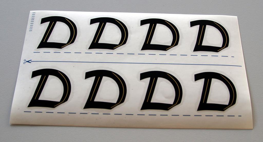Grabkreuzbeschriftung - 36mm, Zeichen 'D', 8 Stück pro Blatt