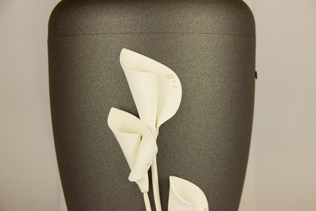 Biourne glint-iron, Design "Calla mit Perlen"