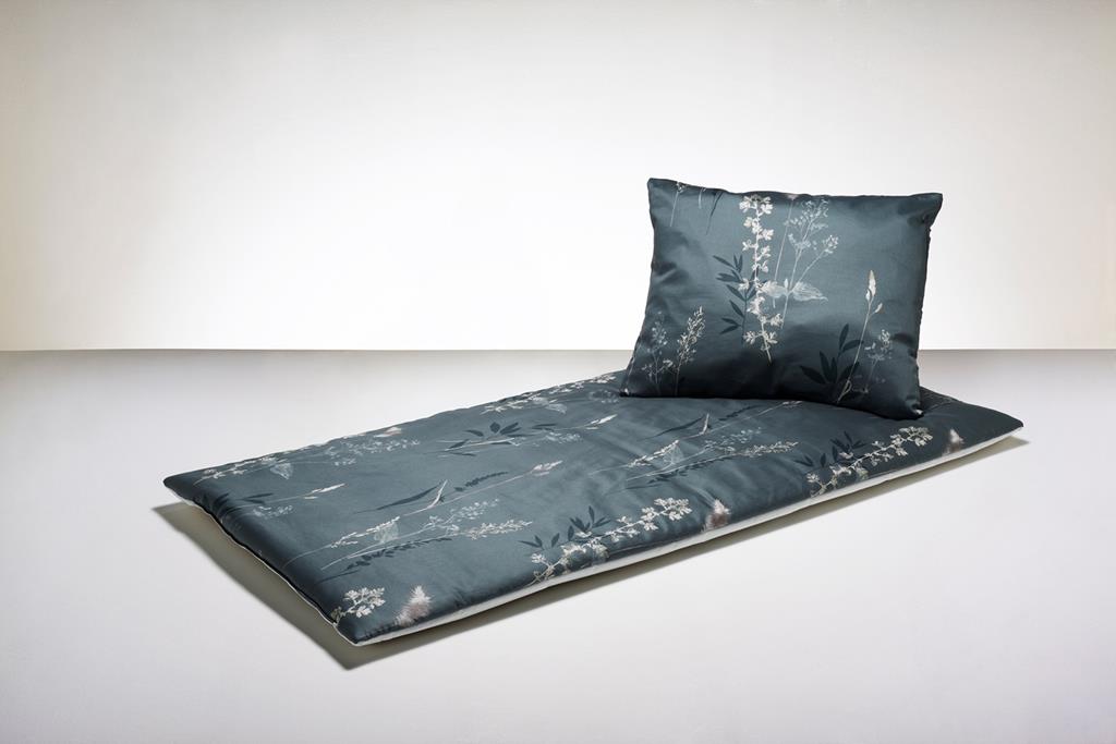 Deckengrt., BW-Satin blau-grau, Gräser, 250 g/m²