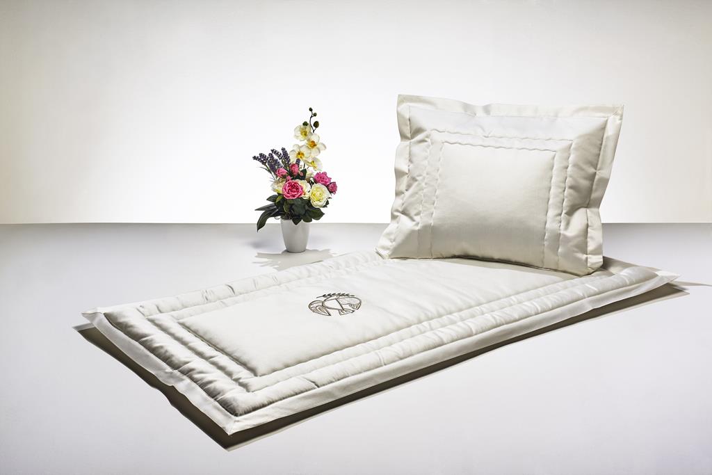 Deckengrt., Drell creme, gestickte Taube, Stehsaum, 250 g/m²