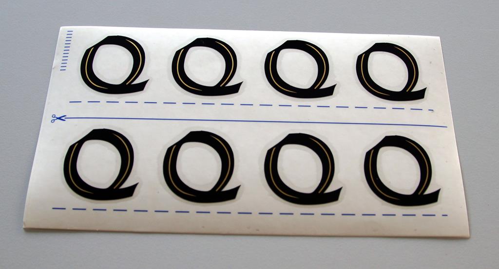 Grabkreuzbeschriftung - 36mm, Zeichen 'Q', 8 Stück pro Blatt