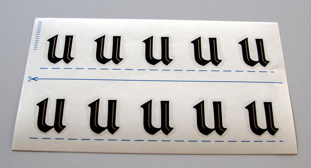 Grabkreuzbeschriftung - 36mm, Zeichen 'ü', 10 Stück pro Blatt