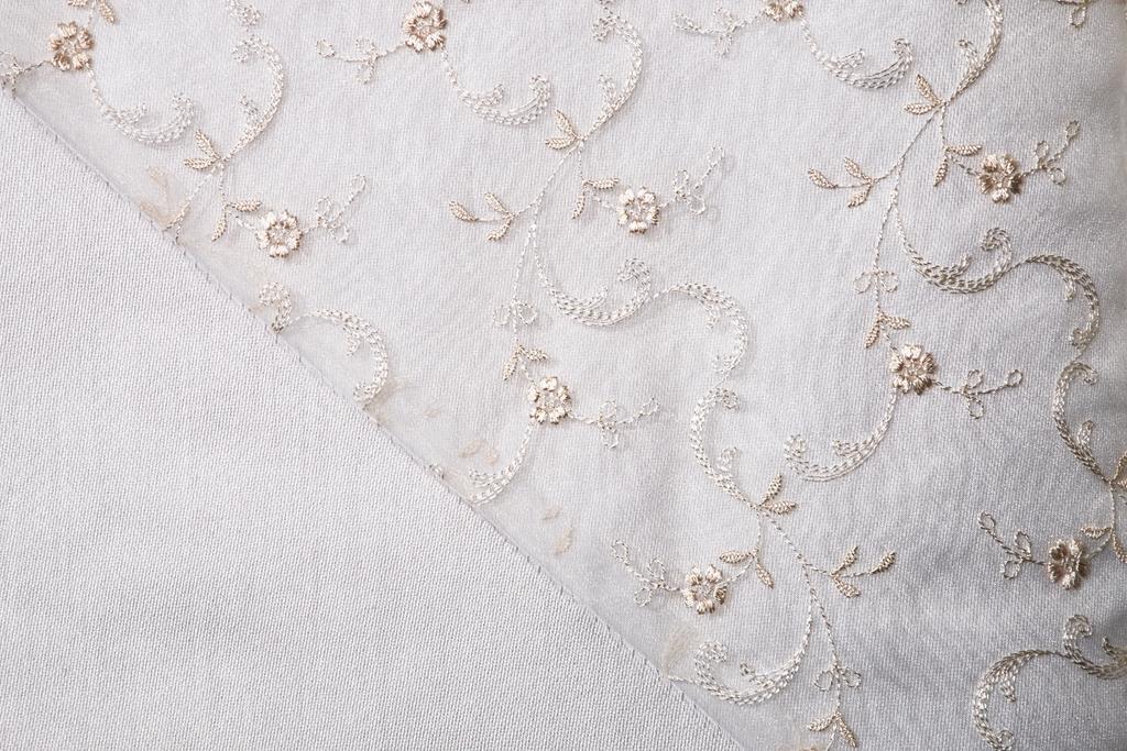 Deckengrt., Drell creme, Ecke Organza Blume, Stehsaum, 350 g/m²