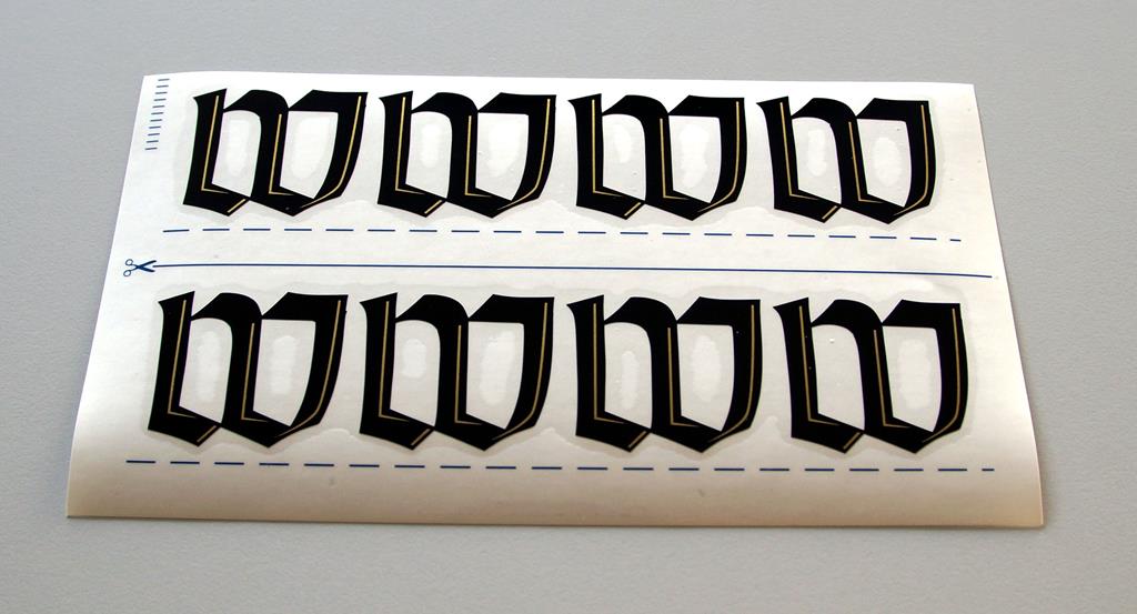 Grabkreuzbeschriftung - 36mm, Zeichen 'W', 8 Stück pro Blatt